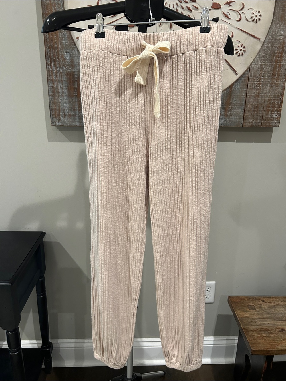 entro Women’s Neutral Ribbed Drawstring Jogger Pants NWT! Size Medium